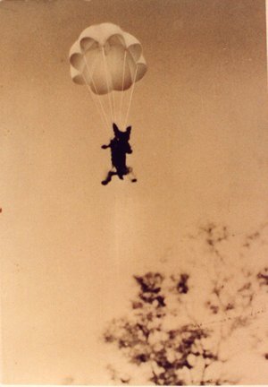 Saltando en paracaídas
